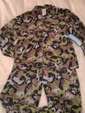 Komar Kids 2-piece PJs Set Fleece Camouflage And Wolf Paw Print Size XL(14-16)